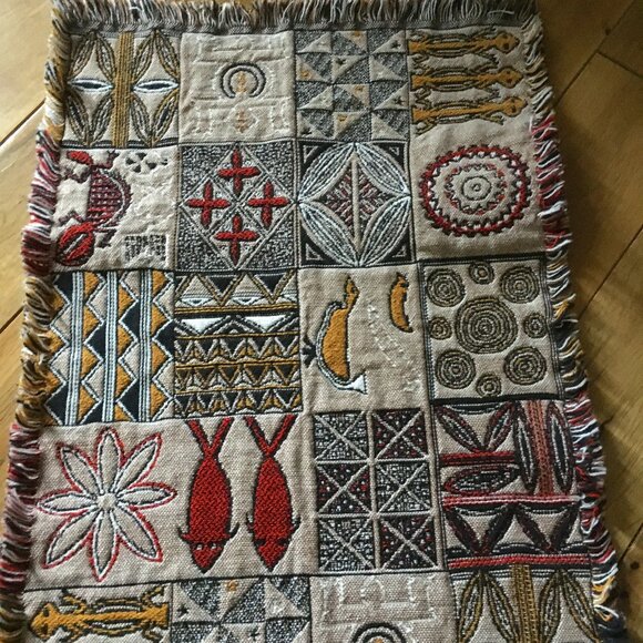 Australian Mythos Embroidered Table Runner - Picture 2 of 12